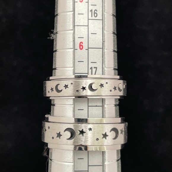 Silver Moon and Stars Ring - Picture 4 of 4